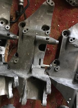 Бу кронштейн генератора renault, 8200183234, 8200689751 laguna megane trafic.