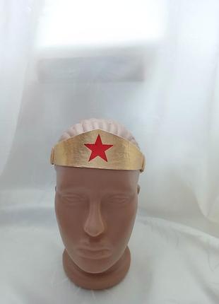 Золотая повязка тиара супергероиня
чудо-женщина на голову wonder woman с красной звездой является популярным аксессуаром для косплея чудо женщина корона повязка