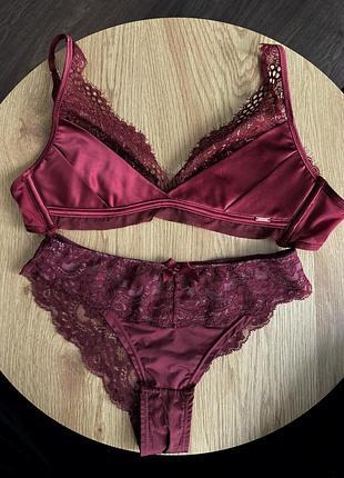Комплект спідньої білизни noir exclusively by hunkemöller. стан ідеальний. чашки без кісточок, ушільнені паралоном. трусики з трикотажною ластовицею