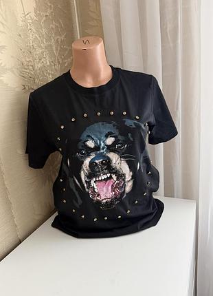 Злопковая футболка givenchy
