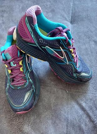 Кроссовки brooks