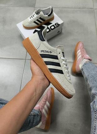 Стильные женские кроссовки adidas spezial beige