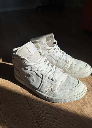 Білі високі кросівки nike