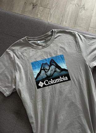 Стильна сіра футболочка columbia
