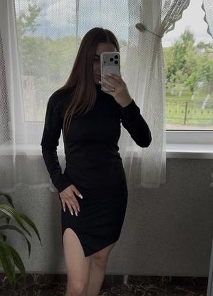 Чорна сукня