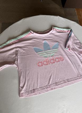 Така дівчача футболочка adidas