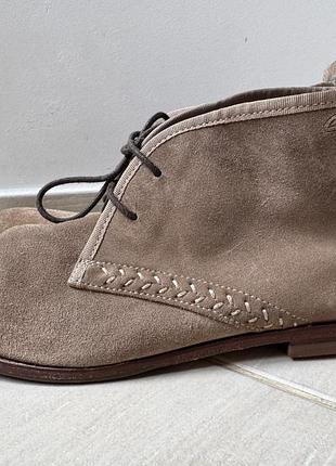 Продам замшеві черевики clarks