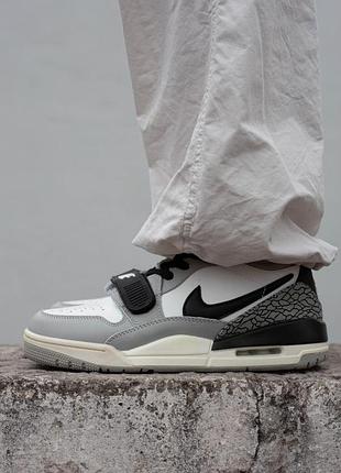 Мужские кроссовки nike air jordan legacy 312 grey white black