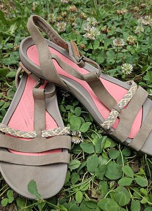 Босоніжки, сандалі clarks 38/39 р.
жіночі, оригінал.
