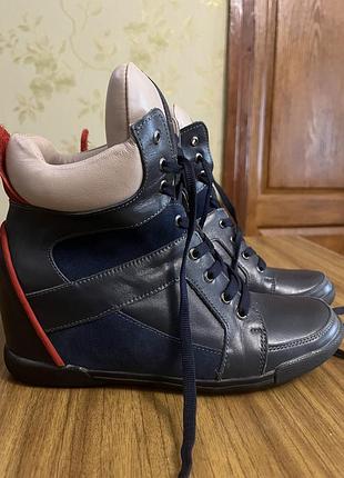 Сникерсы женские