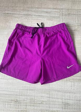 Жіночі спортивні шорти nike