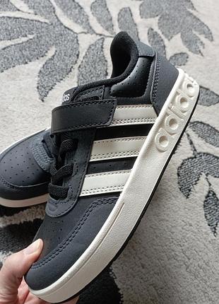 Кросівки adidas