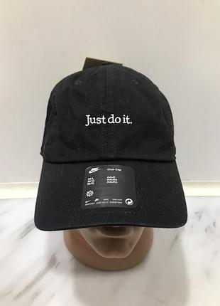 Чорна унісекс кепка nike