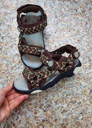Adventuridge детские босоножки, 32-33