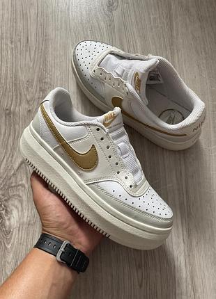 Кросівки жіночі nike court vision alta white