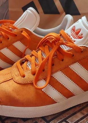 Продам adidas gazelle.