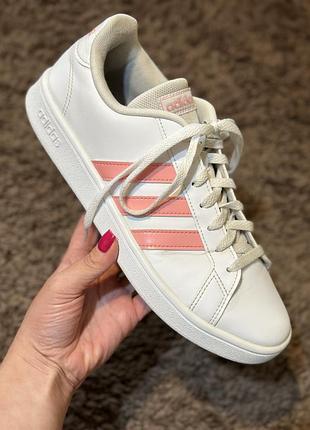 Оригінальні жіночі білі кросівки adidas grand court 40 розмір (25.5 см устілка) б/в
