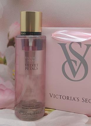Парфюмированный мист для тела и волос velvet petals victoria’s secret.
оригинал из сша