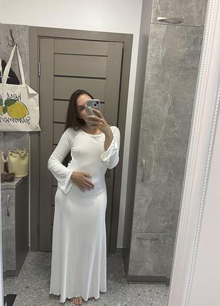 Гарна біла сукня з відкритою спинкою
