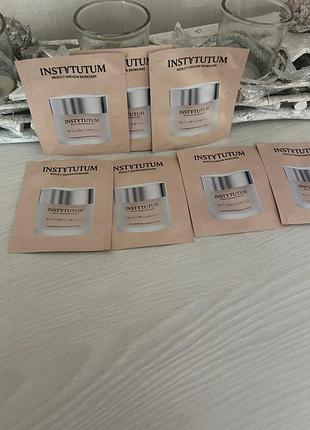 Instytutum c-illuminating 3d moisturize крем для обличчя