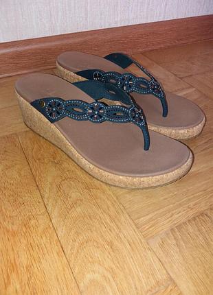 Босоніжки, шльопанці skechers 37-38 р. оригінал.