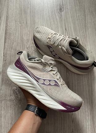 Кросівки жіночі saucony triumph 22 violet