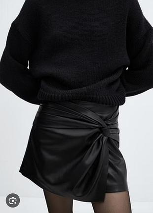 Стильная черная юбка - шорты мини zara с имитацией запаха из кожзама