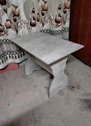 Стіл кухонний.