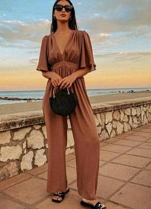 Жіночий комбінезон zara з широкими штанинами та глибоким v-вирізом, m