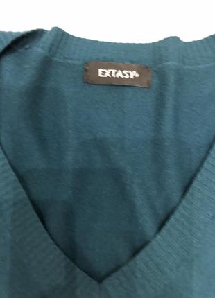 Светр темно-зеленого кольору 2