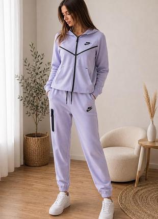 Костюм nike sportswear tech fleece у світло-ліловому кольорі.