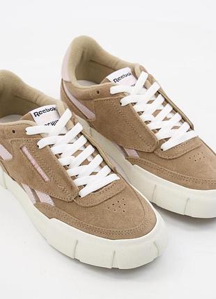 Новые эксклюзивные замшевые кроссовки reebok x schutz club c double geo (бежевые с розовым)