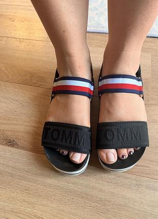 Босоніжки tommy hilfiger p.7,6 usa