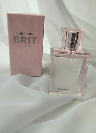 Женская туалетная вода burberry brit sheer объемом 30 мл.