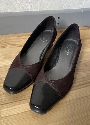 Неймовірні туфлі clarks