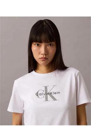 Футболка нова calvin klein