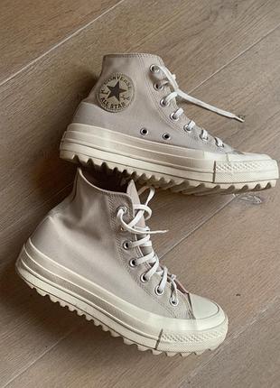 Кеди convers є нюанс