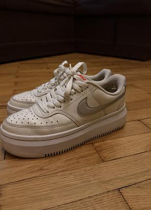 Жіночі кросівки nike