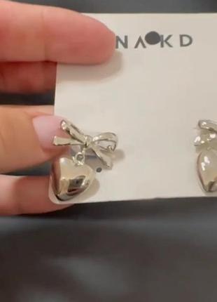 Сережки жіночі від nakd .
нові.