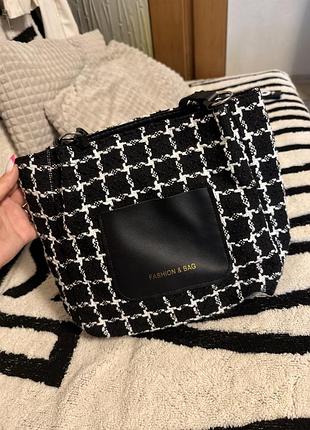 Жіноча чорна твідова сумка