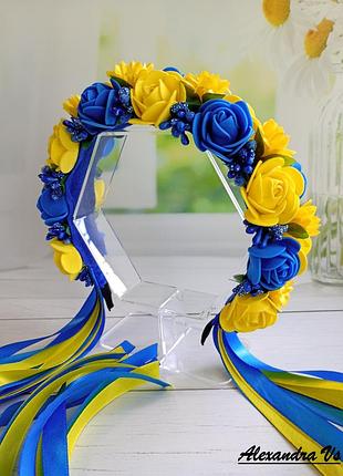 Пишний український синьо-жовтий вінок з стрічками