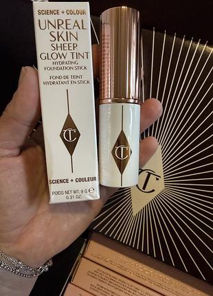 Тональна основа в стіку charlotte tilbury unreal skin