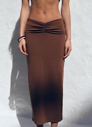 Zara — шоколадна спідниця міді з драпіруванням