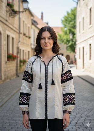 Вишиванка жіноча в бежевому кольорі