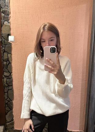 Білий вʼязаний светр, дуже ніжний , базова річ