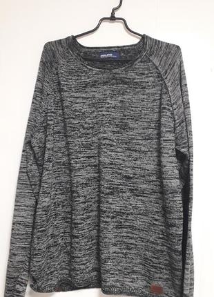Blend
46/xxxl/54( батал)
мужской пуловер серо черного ( меланж) цвета круглый вырез горловины 
хлопок, акрил 
идеальное состояние