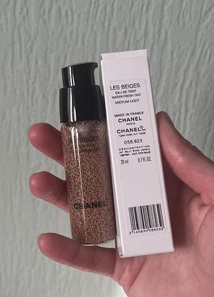 Chanel les beiges water-fresh tint легкий зволожуючий тональний крем з аплікатором
