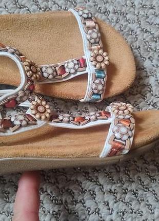 Босоніжки фірмові