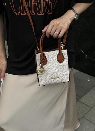 Сумка michael kors mercer extra-small pebbled leather crossbody bag ivory