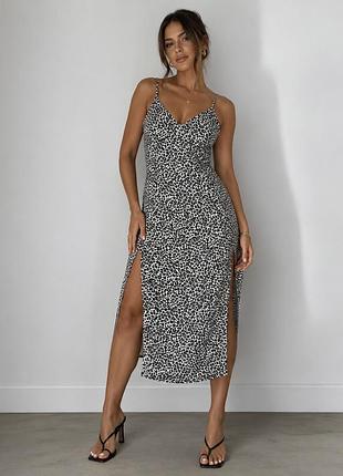 Сукня prettylittlething міді леопардова на бретелях з розрізами з боків m